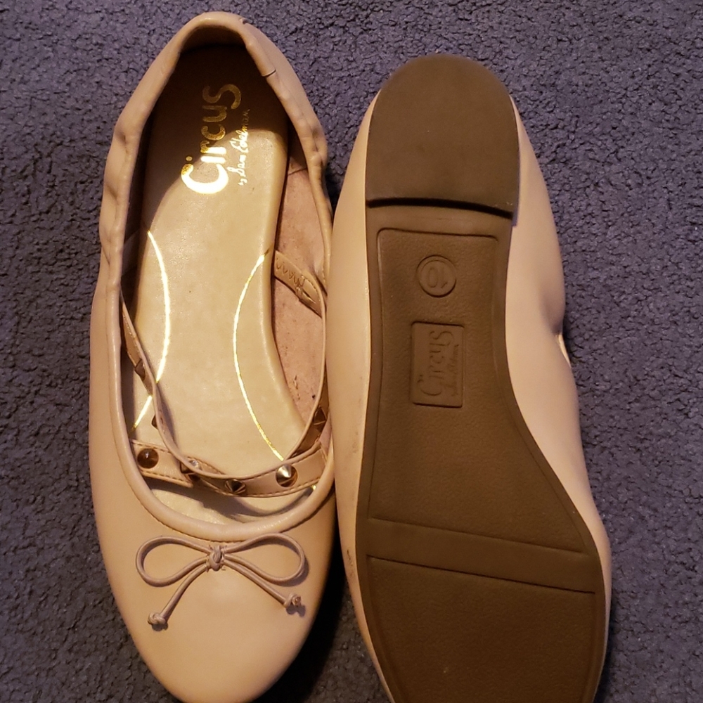 Flats - Picture 2 of 3